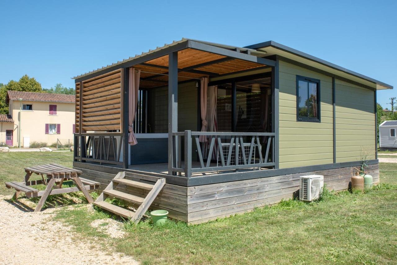 Camping Du Sevron Saint-Etienne-du-Bois  エクステリア 写真