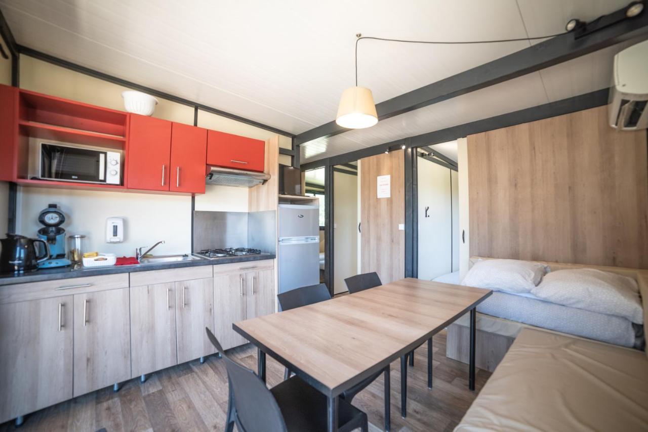 Camping Du Sevron Saint-Etienne-du-Bois  エクステリア 写真