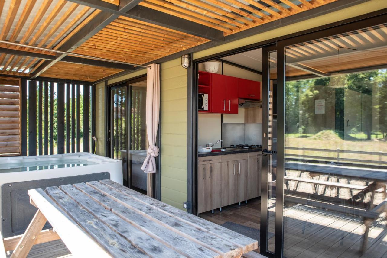 Camping Du Sevron Saint-Etienne-du-Bois  エクステリア 写真